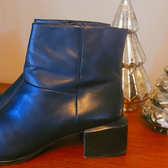 Women's COLE HAAN BLack Leather Ankle Boots - Picture 3 of 7